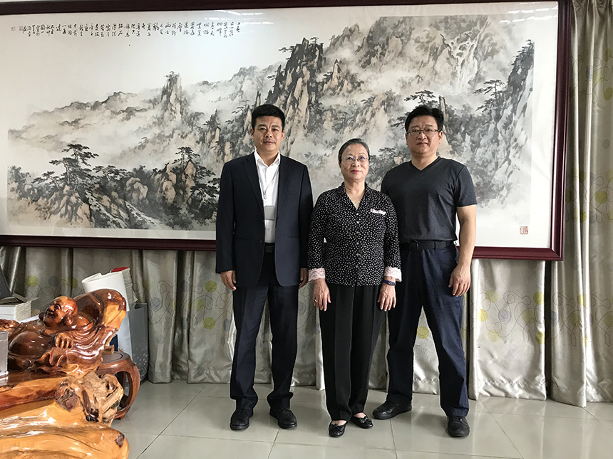 王永峰董事長(zhǎng)、王梅董事長(zhǎng)、余守仁總經(jīng)理合影