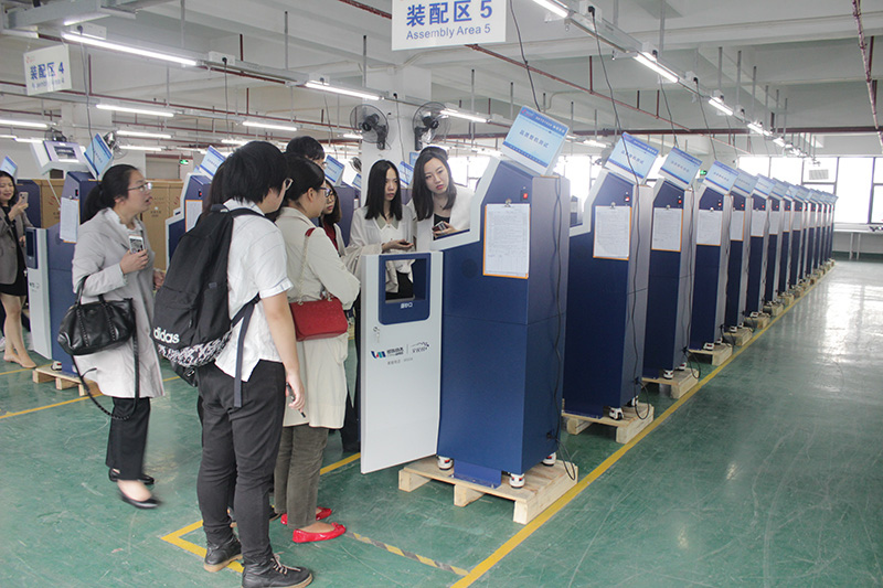 香港嶺南大學代表團參觀旭子自助終端生產(chǎn)車間